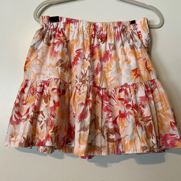 Abercrombie and Fitch Tiered Abstract Floral Mini Skirt Size Large - Picture 2 of 5
